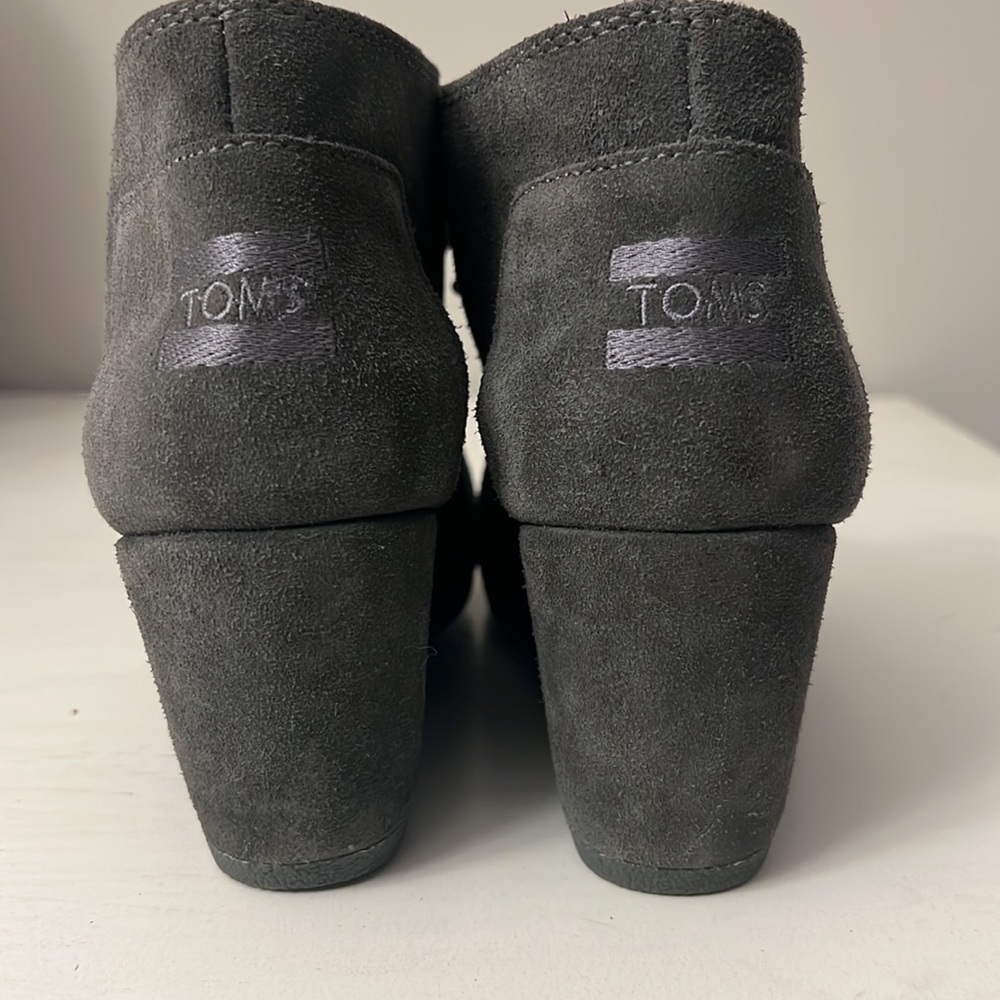 TOMS Heeled Suede Booties Size 9 - Grey
